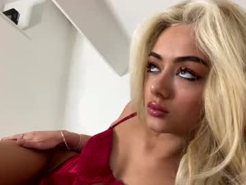 girl Sex Cams For Horny People with heyitssavxo