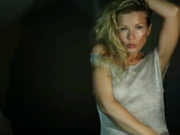 girl Sex Cams For Horny People with julia_giulia